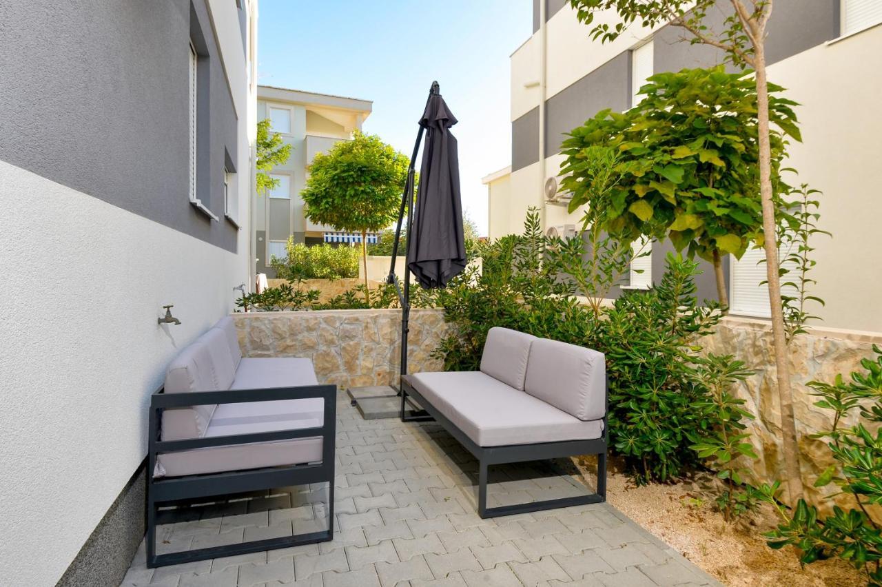 Relax Apartments Novalja Exterior foto